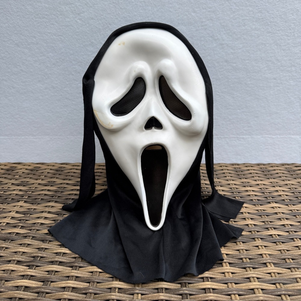 2010 Ghost Face Mask Fun World EU TD Non Glow Scream 4 Easter Unlimited Vintage